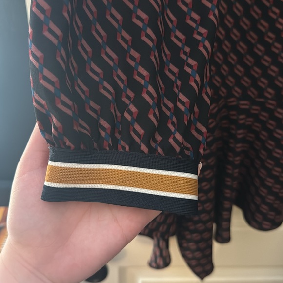 Super cute BCBGMAXAZRIA dress. Perfect for fall! - Picture 3 of 4